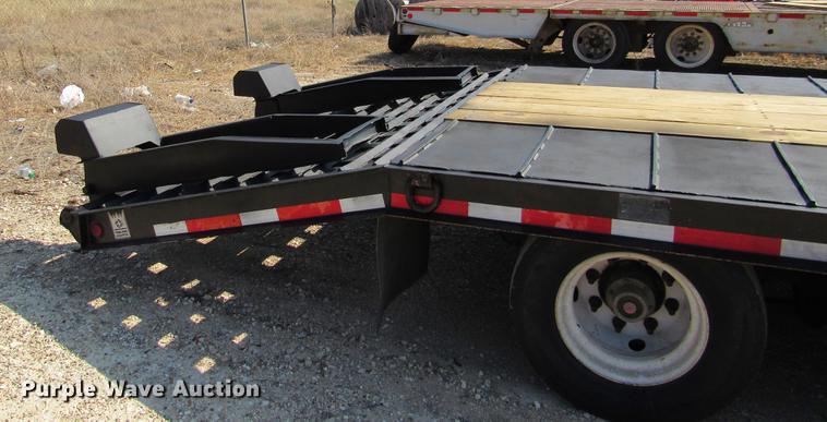 image for item DE0192 2006 Trail King TK50 drop deck equipment trailer