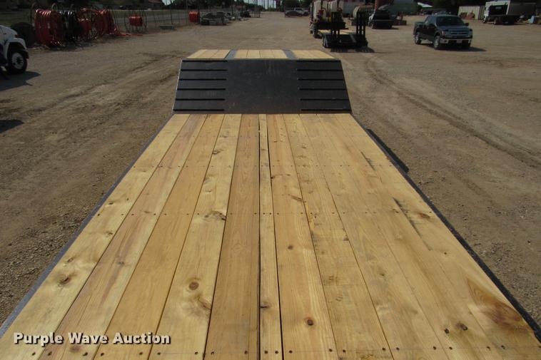 image for item DE0192 2006 Trail King TK50 drop deck equipment trailer