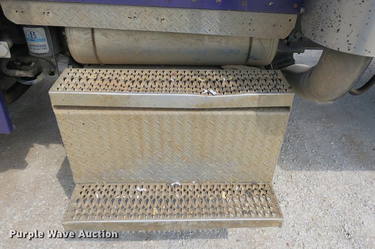 image for item DE3800 1997 Peterbilt 379 dump truck