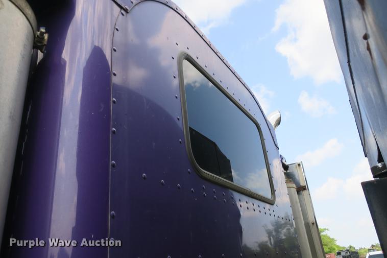 image for item DE3800 1997 Peterbilt 379 dump truck