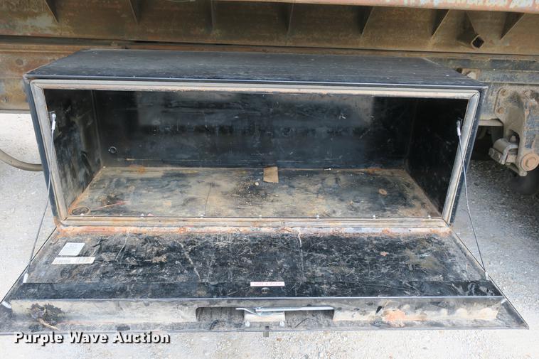 image for item DE3800 1997 Peterbilt 379 dump truck