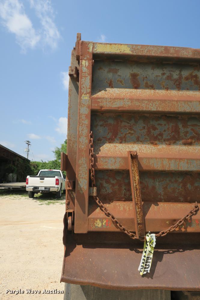 image for item DE3800 1997 Peterbilt 379 dump truck