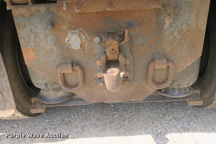 image for item DE3800 1997 Peterbilt 379 dump truck