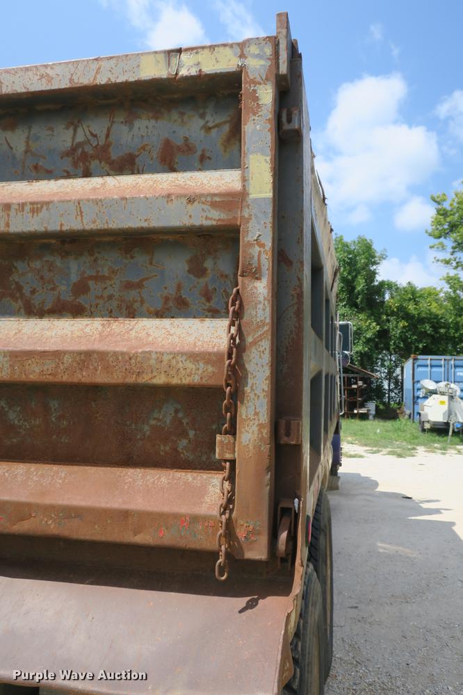 image for item DE3800 1997 Peterbilt 379 dump truck