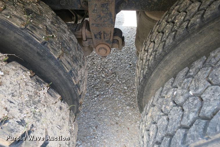 image for item DE3800 1997 Peterbilt 379 dump truck