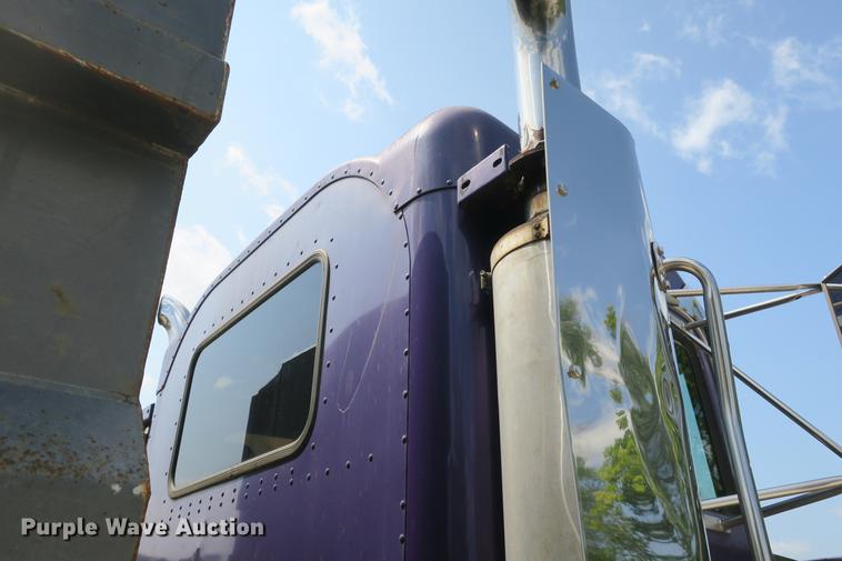 image for item DE3800 1997 Peterbilt 379 dump truck