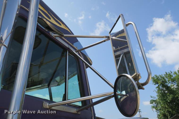 image for item DE3800 1997 Peterbilt 379 dump truck