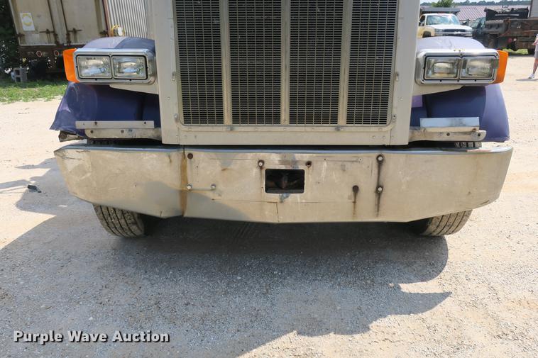 image for item DE3800 1997 Peterbilt 379 dump truck