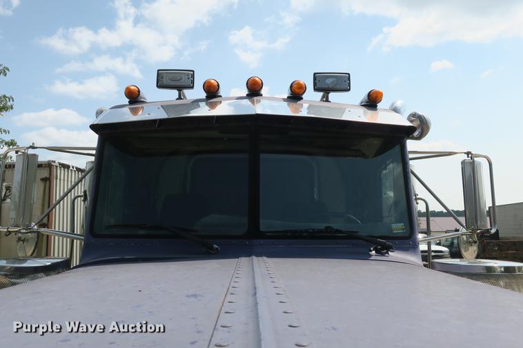 image for item DE3800 1997 Peterbilt 379 dump truck