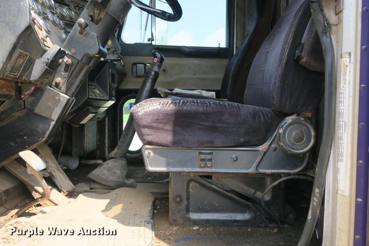 image for item DE3800 1997 Peterbilt 379 dump truck