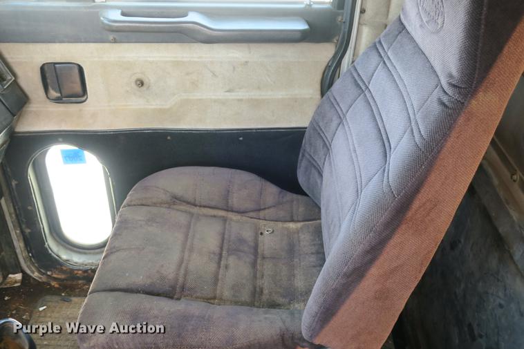 image for item DE3800 1997 Peterbilt 379 dump truck