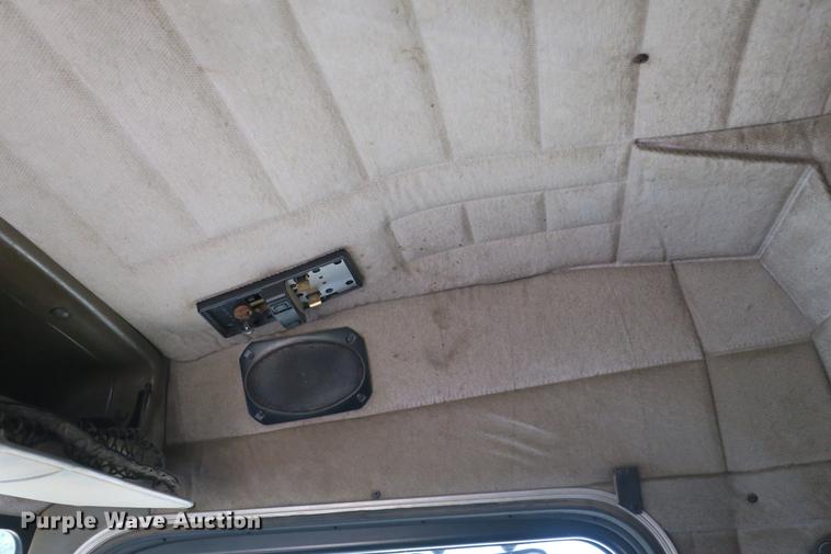 image for item DE3800 1997 Peterbilt 379 dump truck