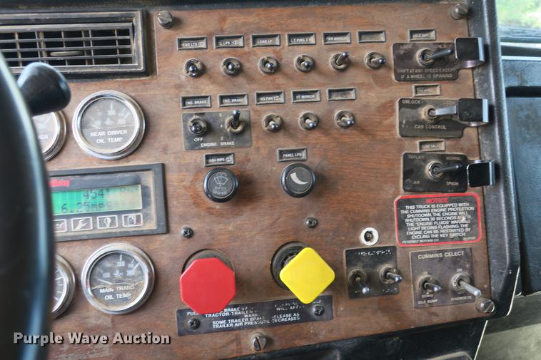 image for item DE3800 1997 Peterbilt 379 dump truck