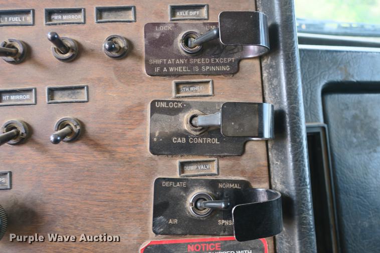 image for item DE3800 1997 Peterbilt 379 dump truck