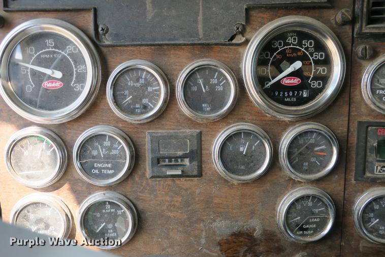 image for item DE3800 1997 Peterbilt 379 dump truck