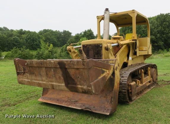 image for item DE3810 International Harvester 250C track loader