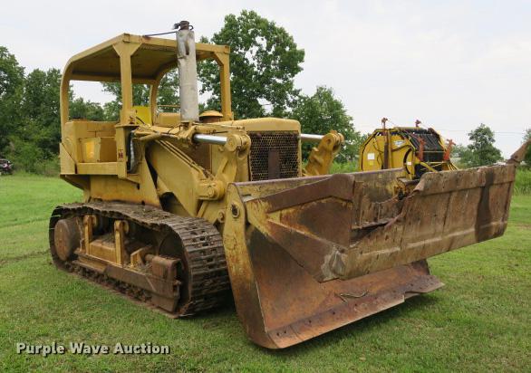 image for item DE3810 International Harvester 250C track loader