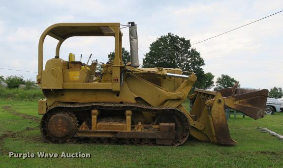 image for item DE3810 International Harvester 250C track loader