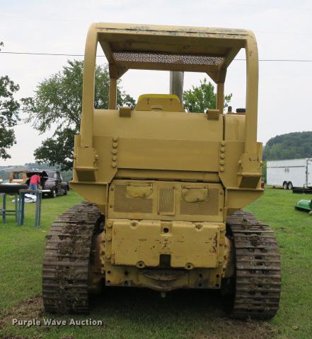 image for item DE3810 International Harvester 250C track loader
