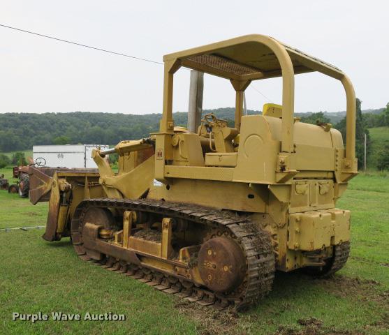 image for item DE3810 International Harvester 250C track loader