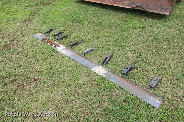 image for item DE3810 International Harvester 250C track loader