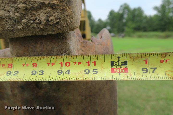 image for item DE3810 International Harvester 250C track loader