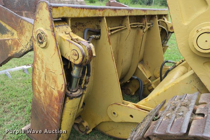 image for item DE3810 International Harvester 250C track loader