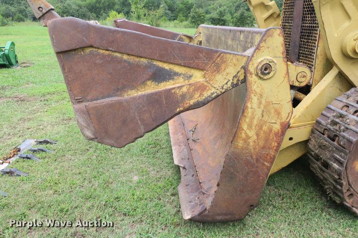 image for item DE3810 International Harvester 250C track loader