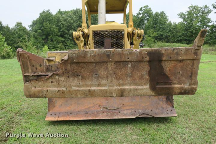 image for item DE3810 International Harvester 250C track loader