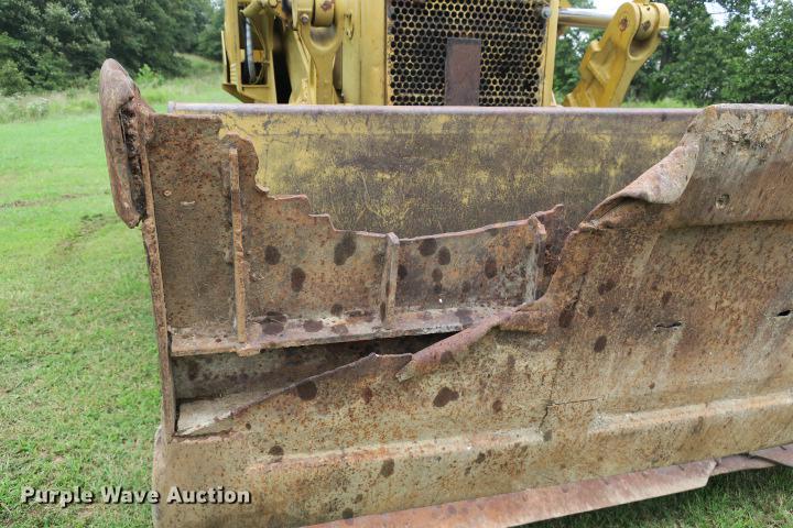 image for item DE3810 International Harvester 250C track loader