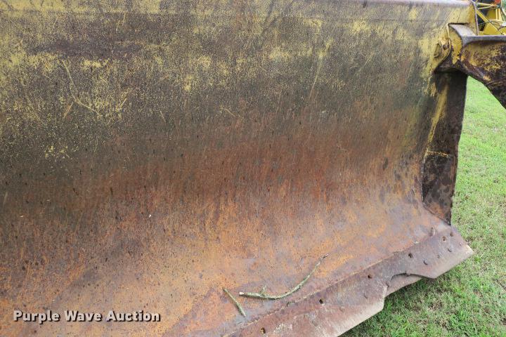 image for item DE3810 International Harvester 250C track loader