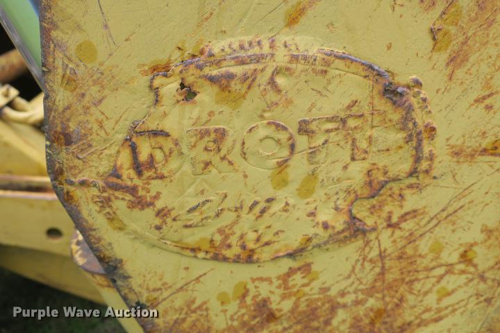 image for item DE3810 International Harvester 250C track loader