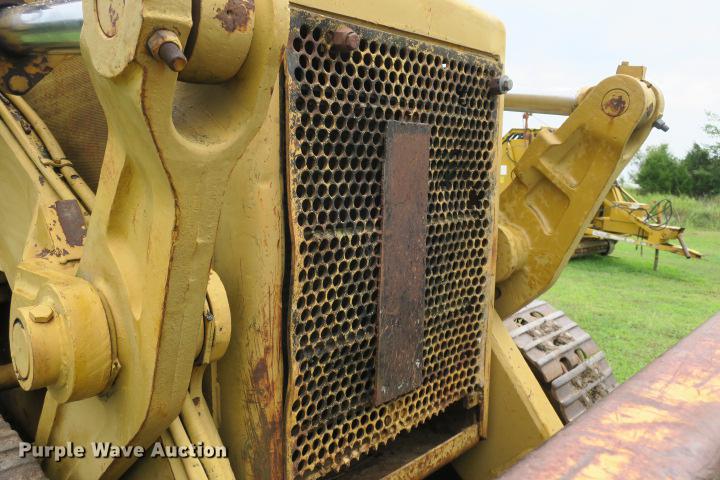 image for item DE3810 International Harvester 250C track loader