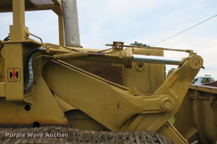 image for item DE3810 International Harvester 250C track loader