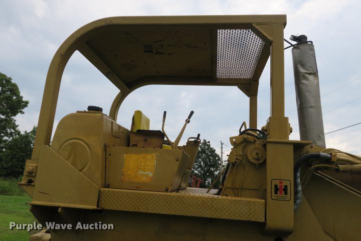 image for item DE3810 International Harvester 250C track loader