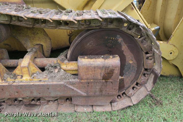 image for item DE3810 International Harvester 250C track loader