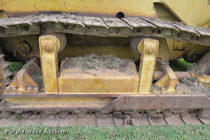 image for item DE3810 International Harvester 250C track loader