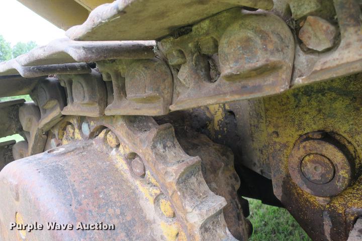 image for item DE3810 International Harvester 250C track loader