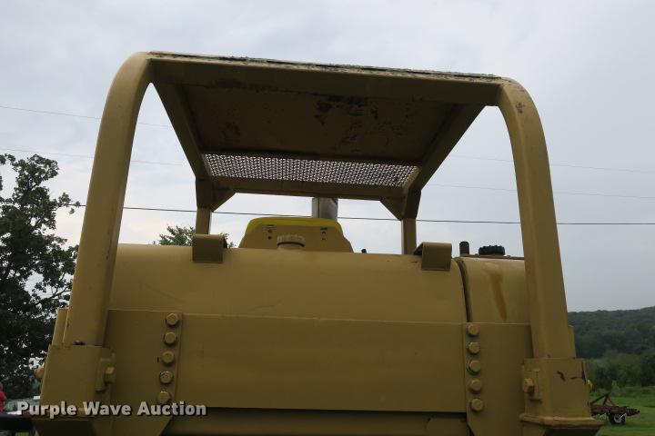 image for item DE3810 International Harvester 250C track loader