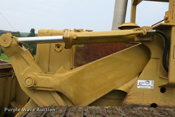 image for item DE3810 International Harvester 250C track loader