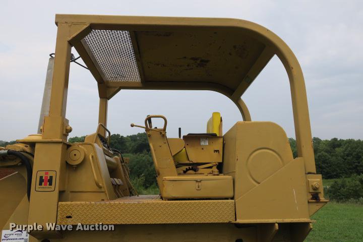 image for item DE3810 International Harvester 250C track loader