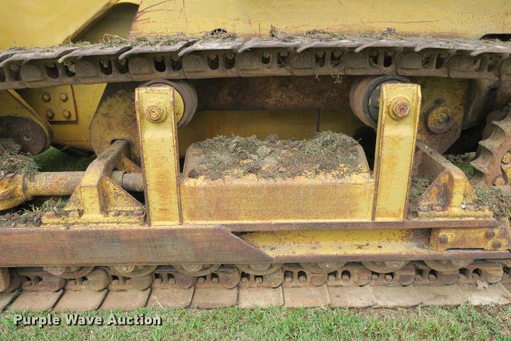 image for item DE3810 International Harvester 250C track loader