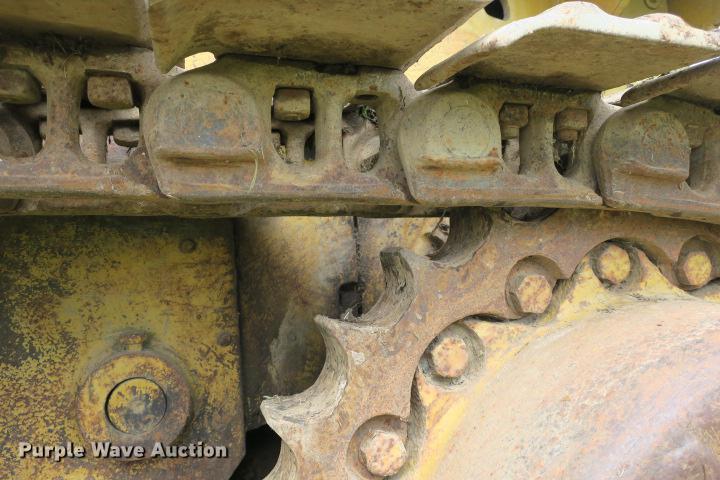 image for item DE3810 International Harvester 250C track loader