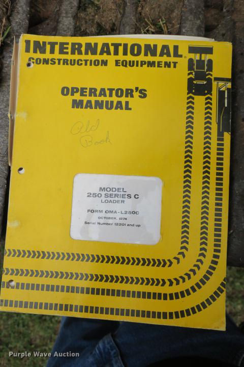 image for item DE3810 International Harvester 250C track loader