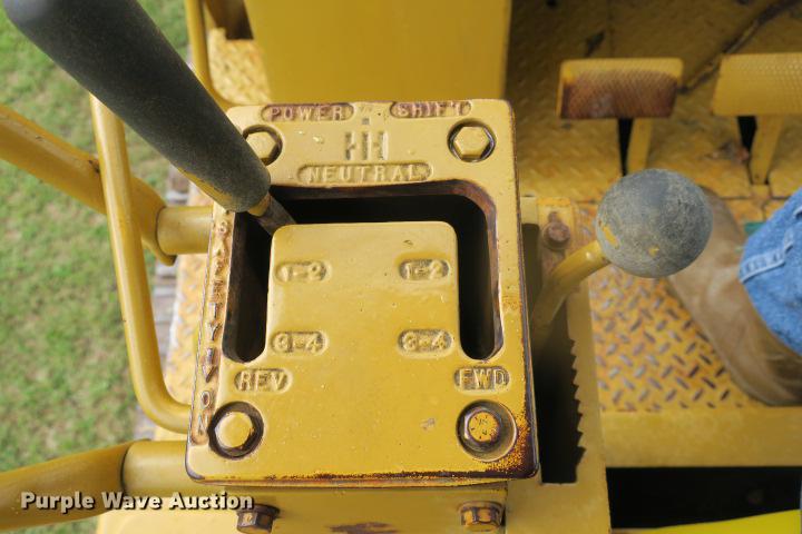 image for item DE3810 International Harvester 250C track loader