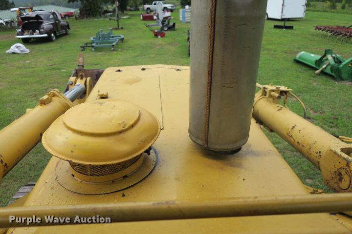 image for item DE3810 International Harvester 250C track loader