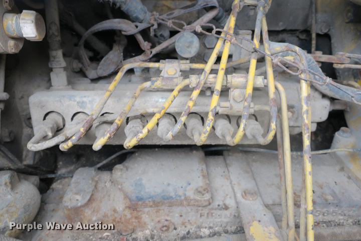 image for item DE3810 International Harvester 250C track loader