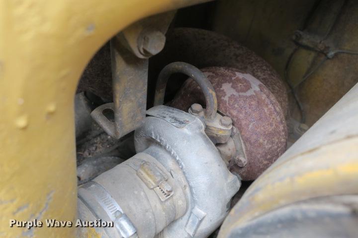 image for item DE3810 International Harvester 250C track loader