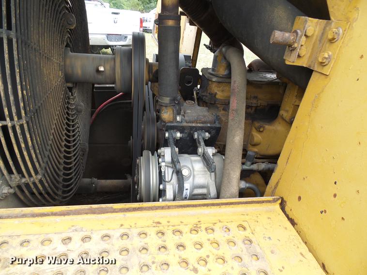 image for item DE5170 1984 Caterpillar 953 LGP track loader