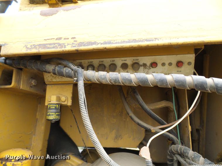 image for item DE5170 1984 Caterpillar 953 LGP track loader